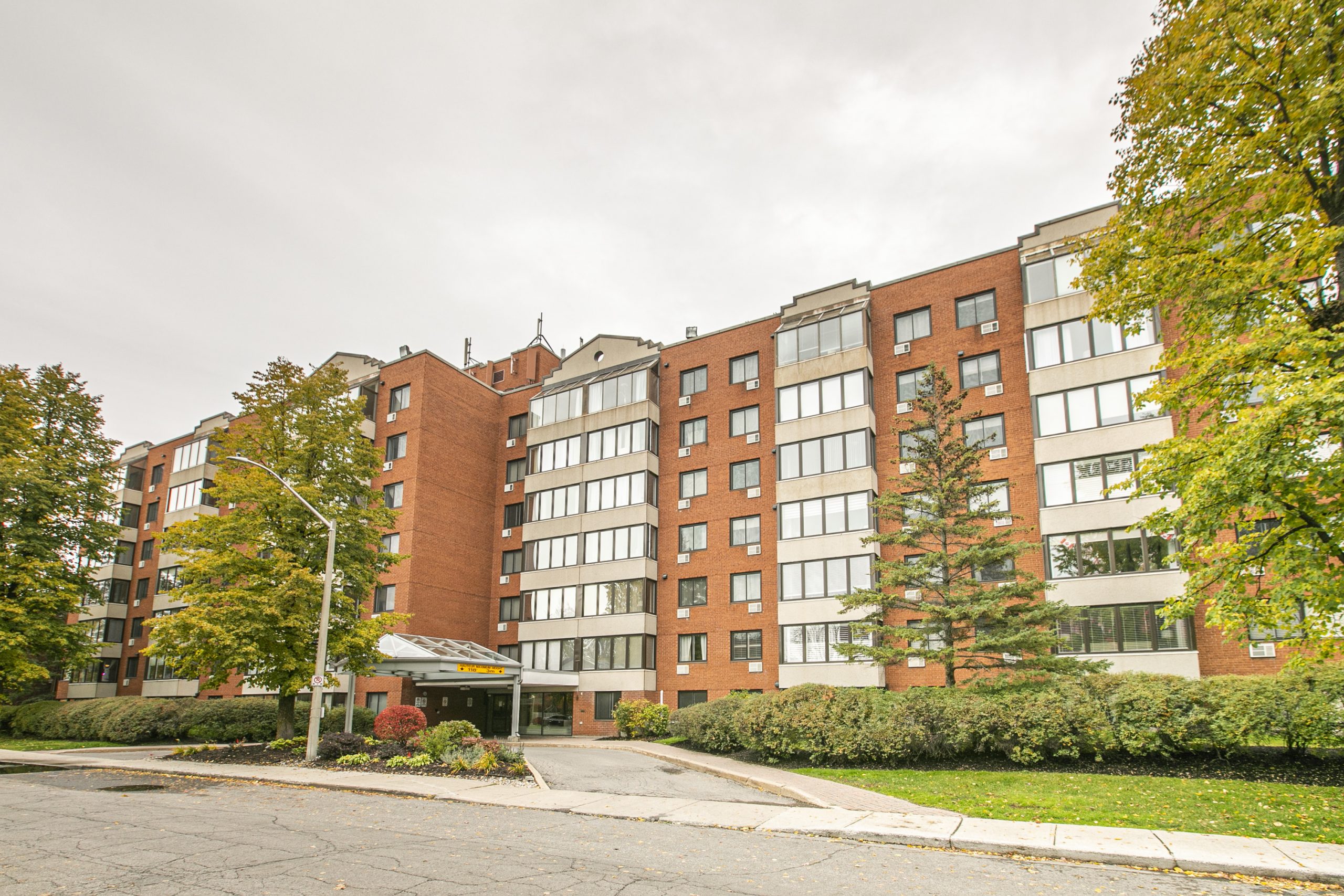 225 Alvin Road, Unit 714, Manor Park, Ottawa, List Price 9,900 Dan